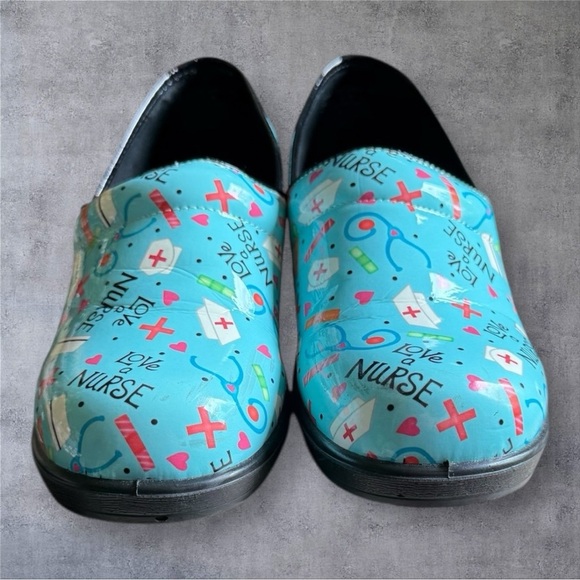 Savvy Women's Brandy Love a Nurse Mint Patent Leather Nursing Clogs - NWOT - Picture 4 of 5